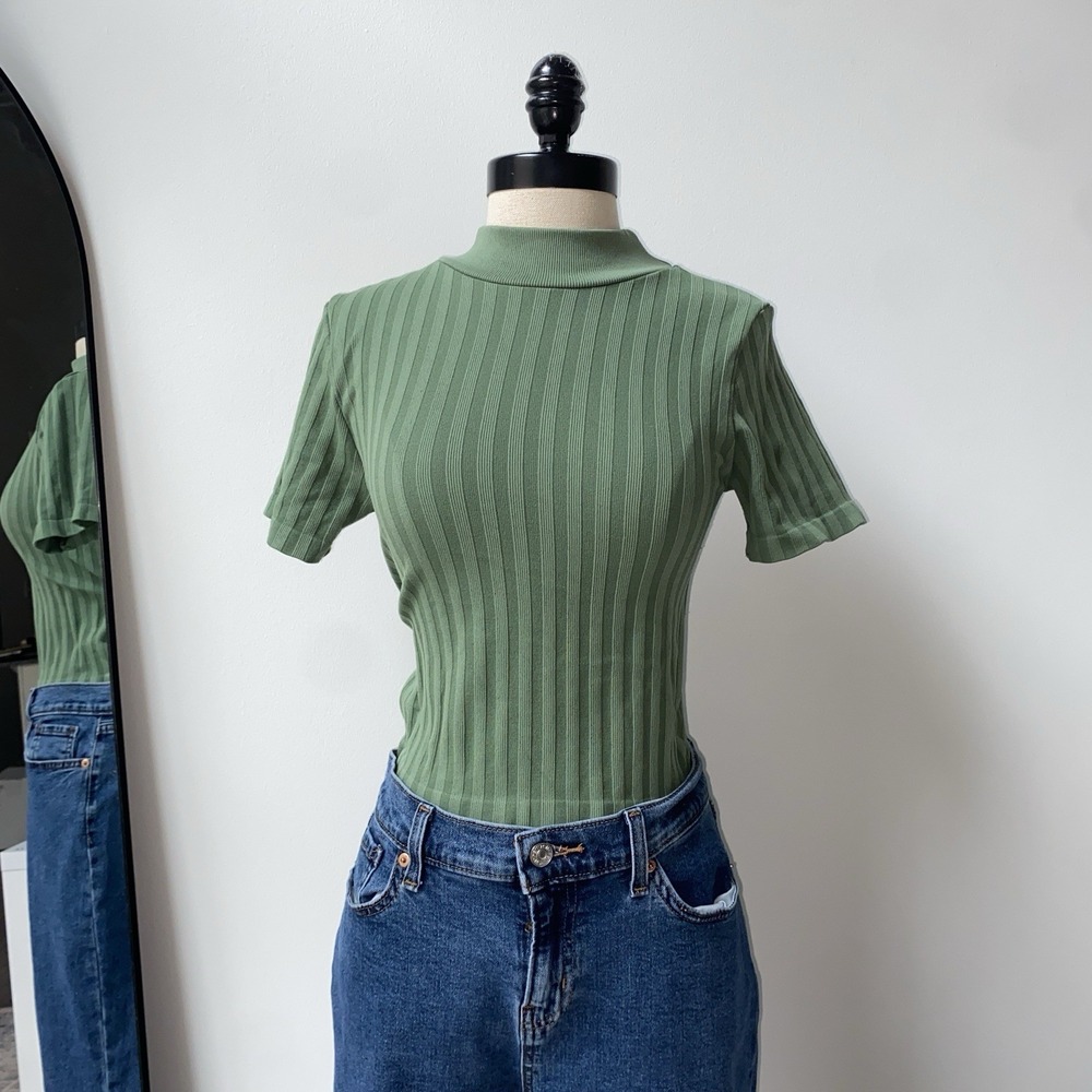 Poof New York Sage Green Ribbed Mock Neck Short Sleeve Top Women's Large